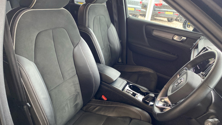 Volvo Xc40 2.0 B4P R DESIGN Pro 5dr Auto [7 speed] Petrol Estate